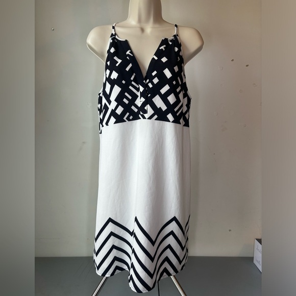 Skies Are Blue Shift Dress Size Medium - Picture 2 of 9